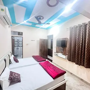 The Orchid - Walkable Distance From Taj Mahal Homestay