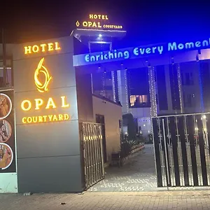  Otel Opal Courtyard